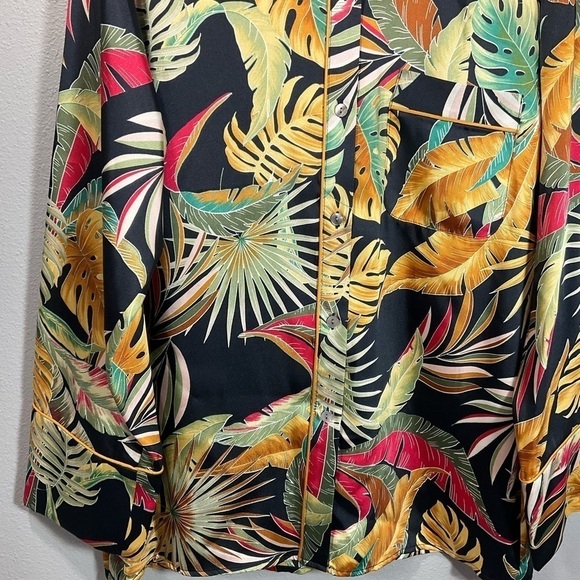 Revolve Petersyn Savina  Black Tropical Leaf Button Down size XS T04 - Picture 4 of 14